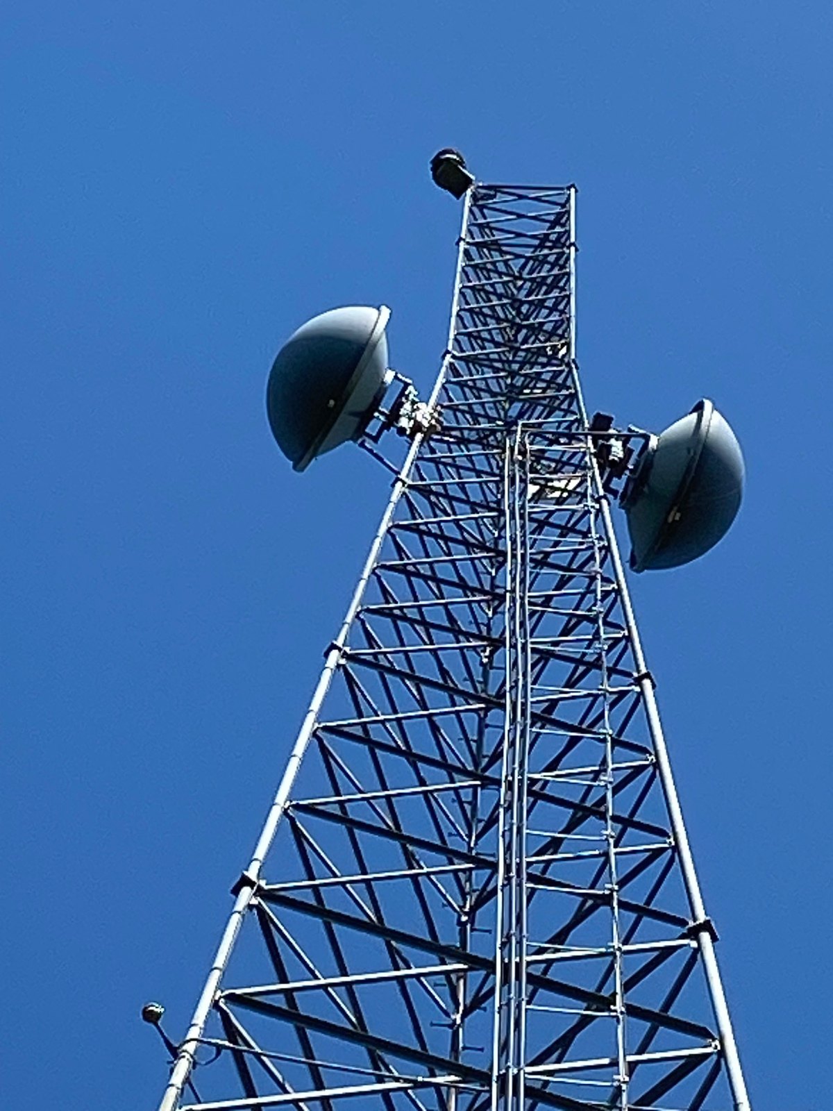 Communications tower antennas and structure